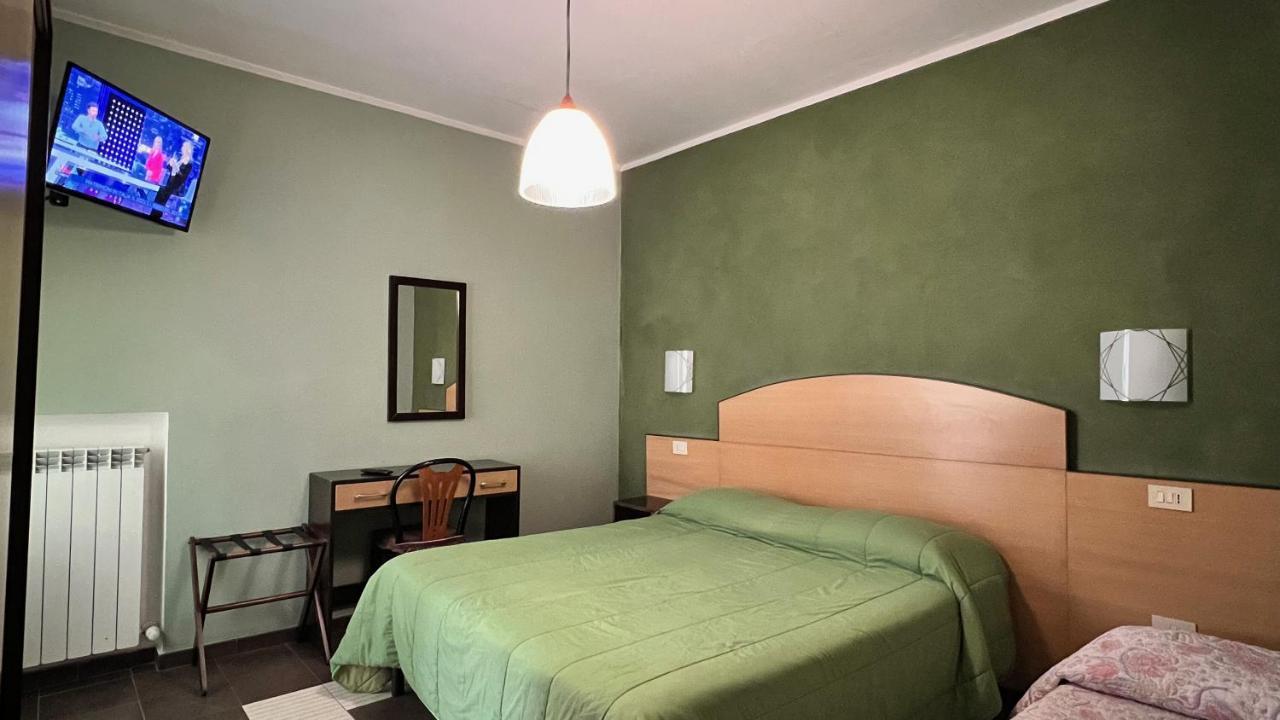 Hotel Il Cavaliere Nero Tirrenia Bagian luar foto