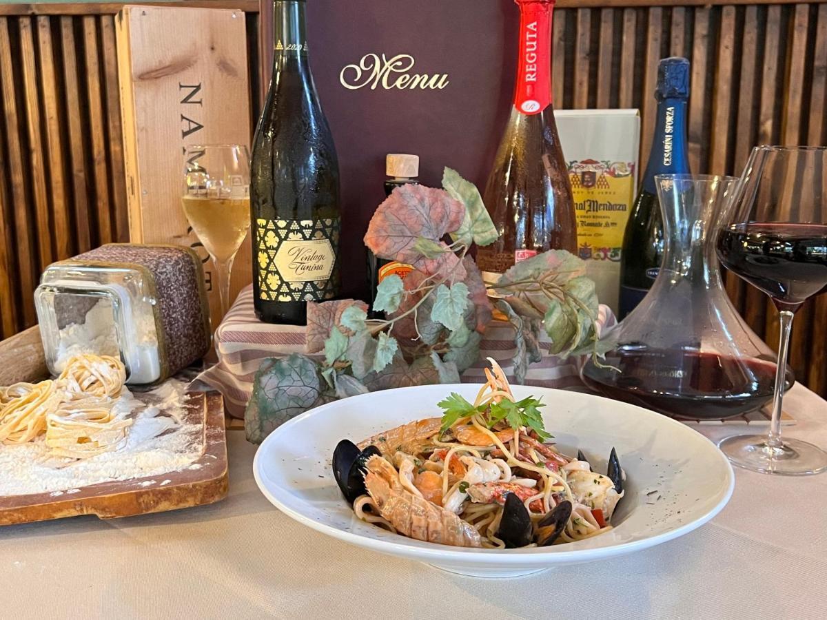 Hotel Il Cavaliere Nero Tirrenia Bagian luar foto