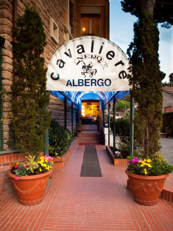 Hotel Il Cavaliere Nero Tirrenia Bagian luar foto